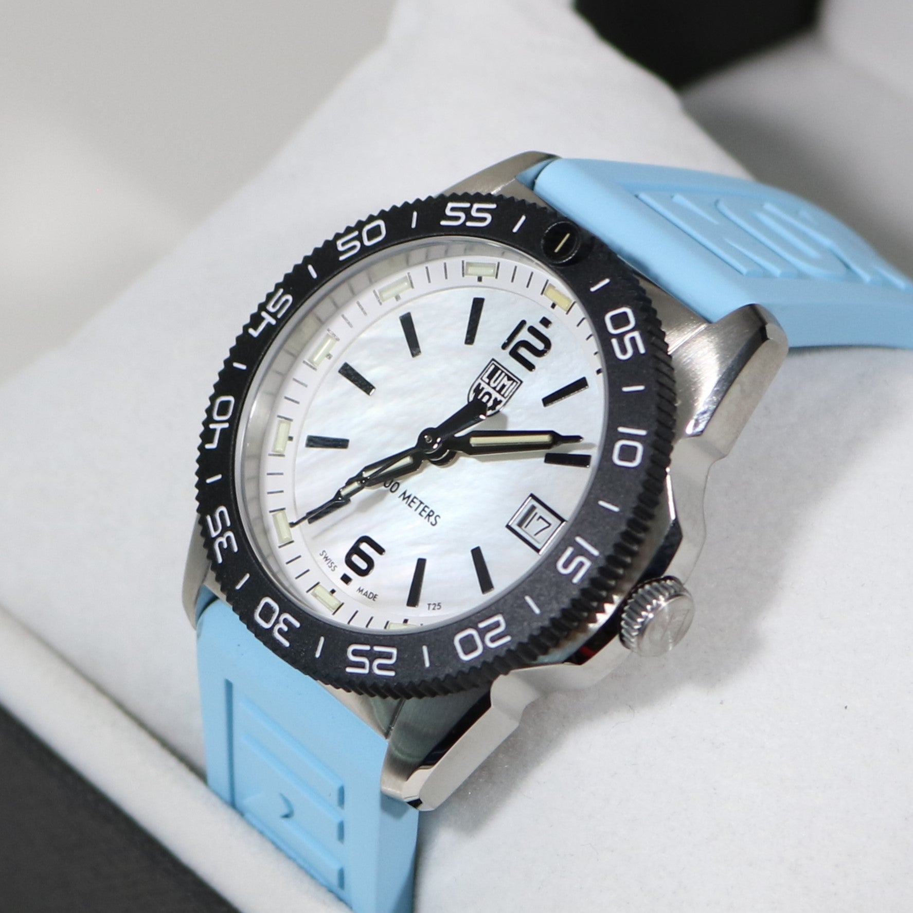 Luminox Pacific Diver Mother of pearl Dial Blue Rubber Strap Men's Watch XS.3124M