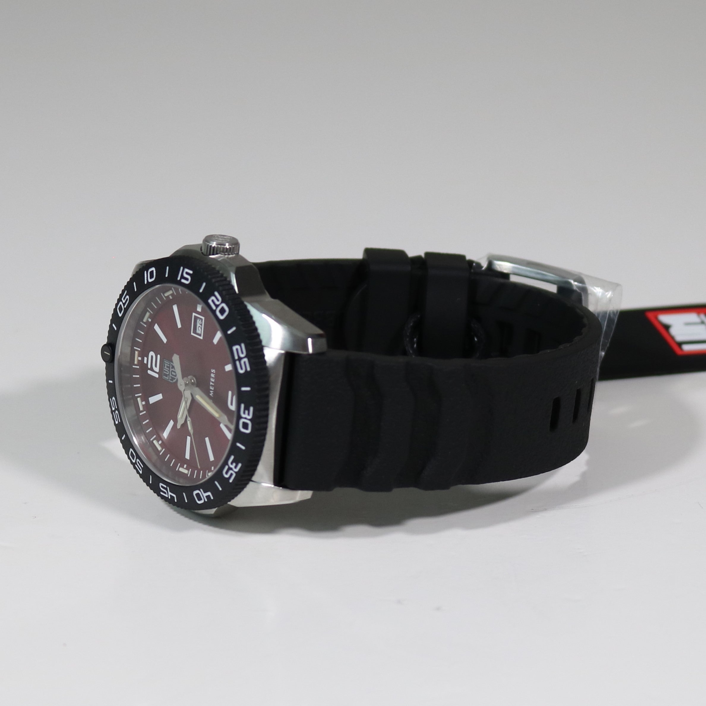 Luminox Pacific Diver Red Dial Rubber Strap Men's Quartz Watch XS.3135