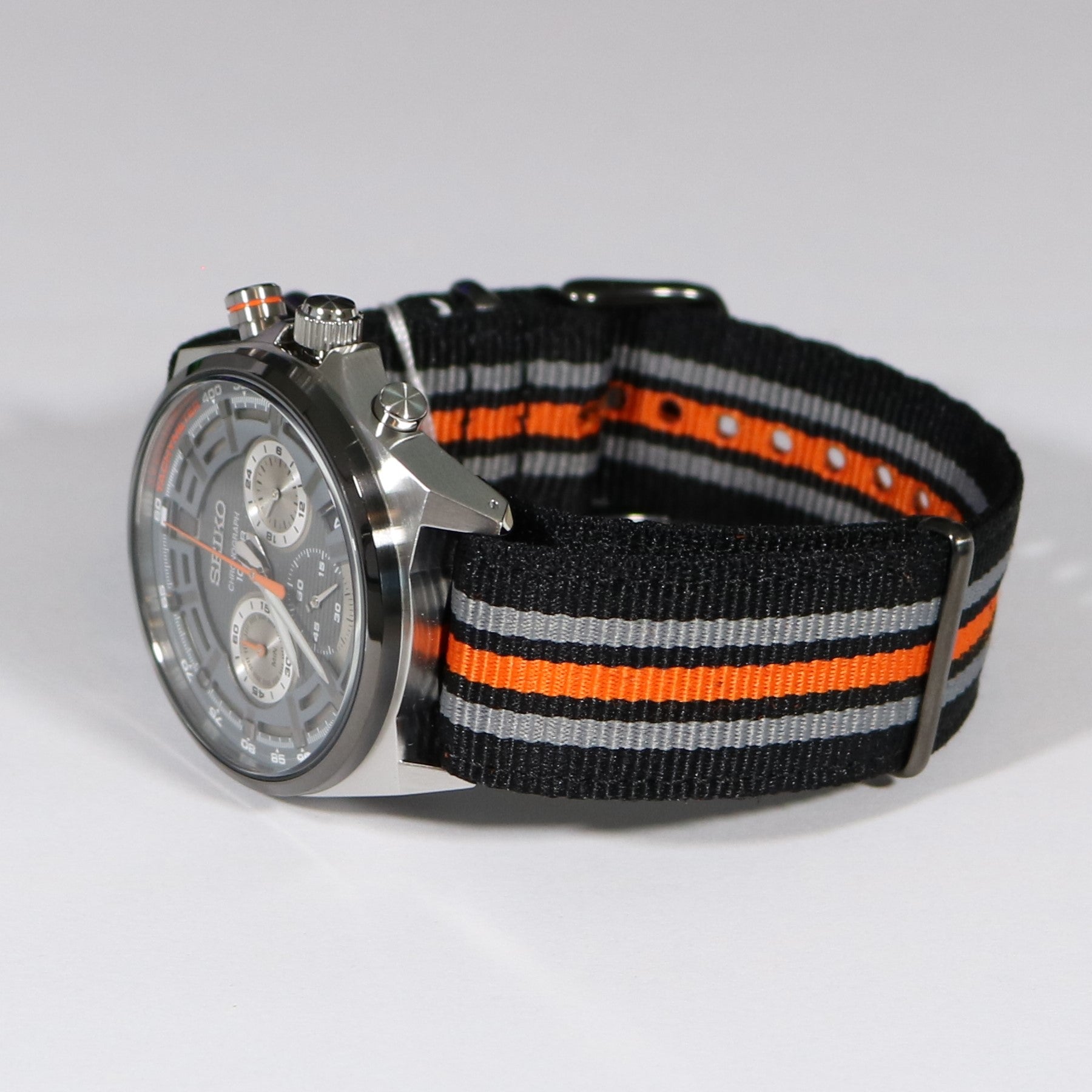 Montre SPORT - SEIKO Homme Bracelet Nylon Gris Foncé, Noir et Orange -  SSB403P1